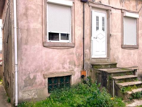 Moradia para reabilitar ou aumentar num lote de 429 m2 em Aldoar