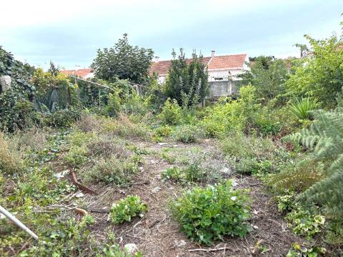 Moradia para reabilitar ou aumentar num lote de 429 m2 em Aldoar