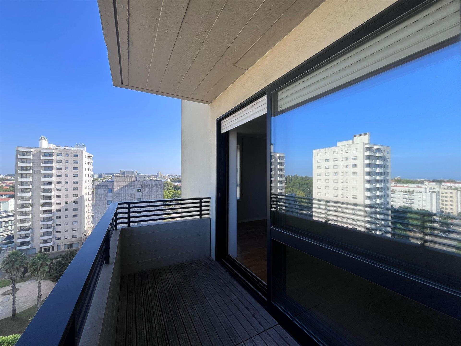 Apartamento T4+1 Arrendamento em Ramalde,Porto