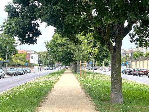 Moradia T5 na Marechal Gomes da Costa