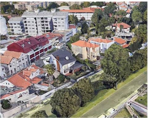 Moradia T5 na Marechal Gomes da Costa