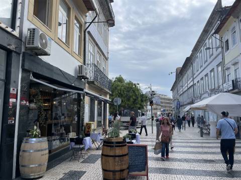 T2 c/ Terraço, Varanda Garagem e Arrumo