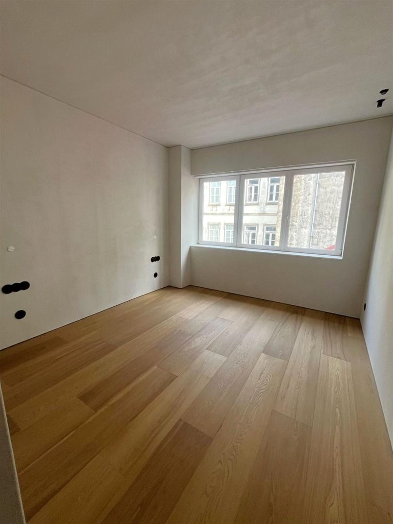 T1 novo p/ arrendar na baixa do Porto