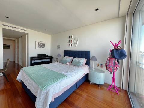 T4+1 Matosinhos Sul em condomínio com piscina