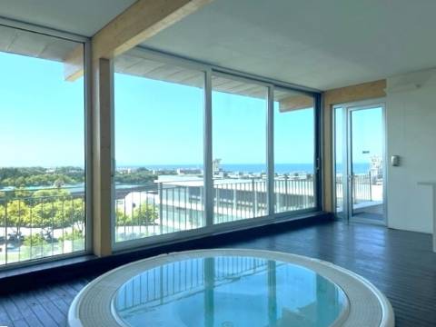 T4+1 Matosinhos Sul em condomínio com piscina