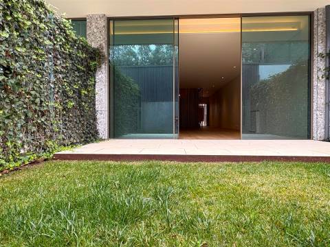 T3 de luxo c/ jardim em condomínio privado em Nevogilde