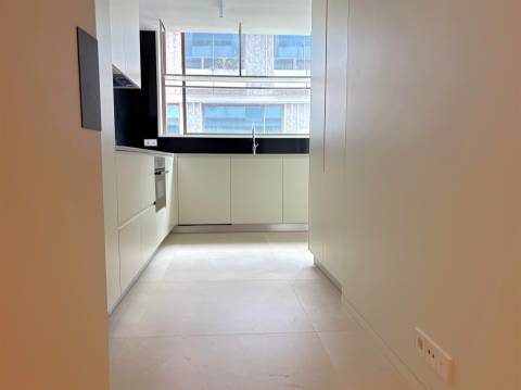 T3 de luxo c/ jardim em condomínio privado em Nevogilde