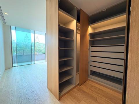 T3 de luxo c/ jardim em condomínio privado em Nevogilde