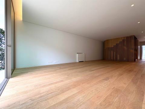 T3 de luxo c/ jardim em condomínio privado em Nevogilde