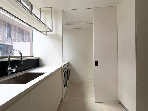 T3 de luxo c/ jardim em condomínio privado em Nevogilde