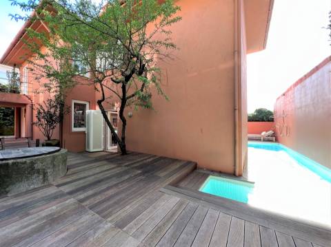 Moradia T4 na Foz velha com jardim e piscina perto do rio e mar