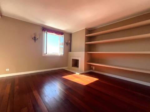 Moradia T4 na Foz velha com jardim e piscina perto do rio e mar