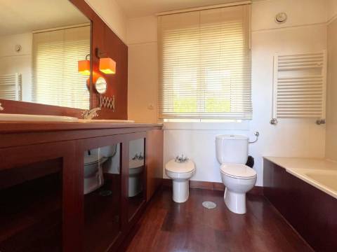 Moradia T4 na Foz velha com jardim e piscina perto do rio e mar