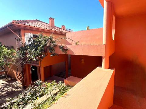 Moradia T4 na Foz velha com jardim e piscina perto do rio e mar