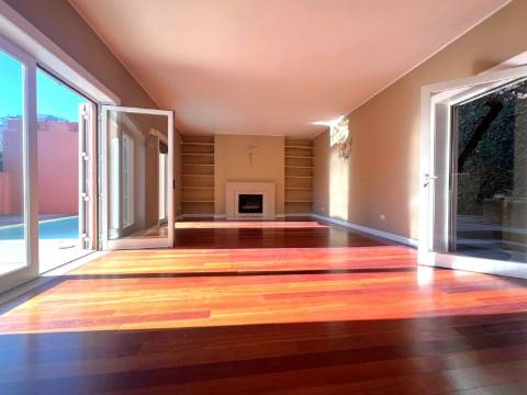 Moradia T4 na Foz velha com jardim e piscina perto do rio e mar