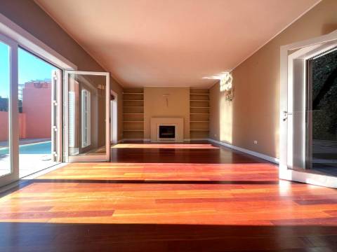 Moradia T4 na Foz velha com jardim e piscina perto do rio e mar