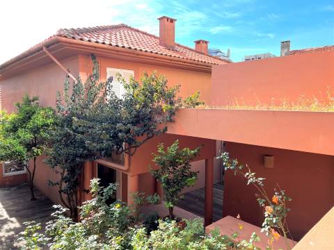 Moradia T4 na Foz velha com jardim e piscina perto do rio e mar