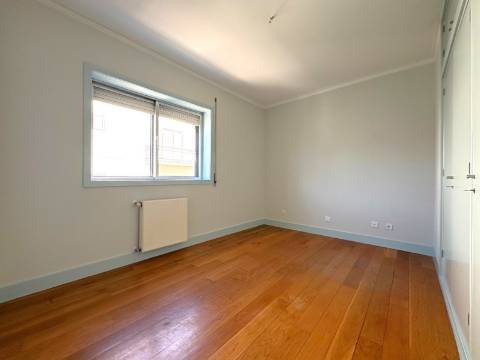 T5 junto a Antunes Guimarães