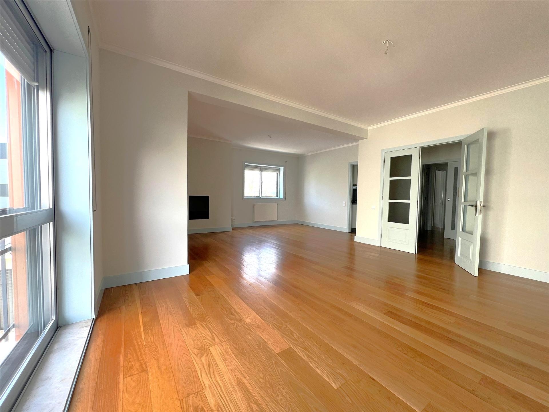 T5 junto a Antunes Guimarães