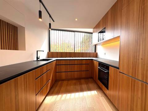 Moradia T4 ao Palácio de Cristal no Porto entre a Baixa e a Boavista