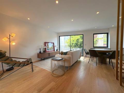 Moradia T4 ao Palácio de Cristal no Porto entre a Baixa e a Boavista