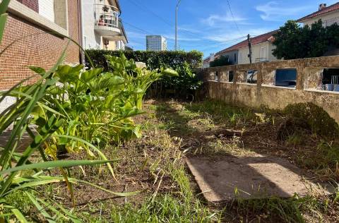 Moradia T3 c/ jardim no Bairro António Aroso - Porto