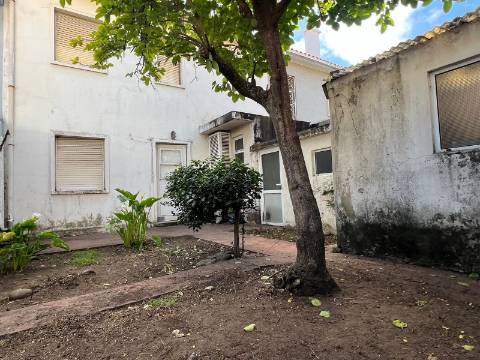 Moradia T3 c/ jardim no Bairro António Aroso - Porto