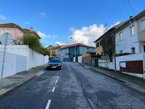 Moradia T3 c/ jardim no Bairro António Aroso - Porto