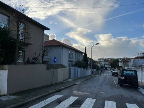 Moradia T3 c/ jardim no Bairro António Aroso - Porto