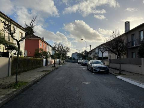 Moradia T3 c/ jardim no Bairro António Aroso - Porto