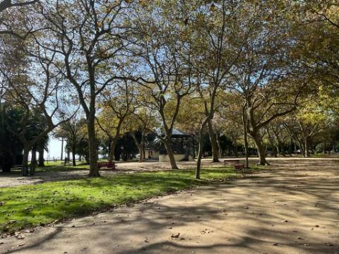 Moradia T4 c/ jardim junto ao rio nas Condominhas