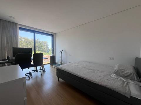 Moradia T4 c/ jardim, junto ao CLIP e ao Parque da Cidade – Porto