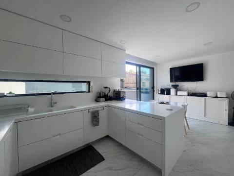 Moradia T4 c/ jardim, junto ao CLIP e ao Parque da Cidade – Porto