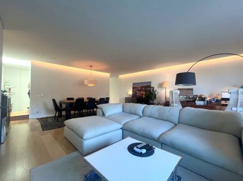 Moradia T4 c/ jardim, junto ao CLIP e ao Parque da Cidade – Porto