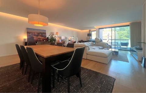 Moradia T4 c/ jardim, junto ao CLIP e ao Parque da Cidade – Porto