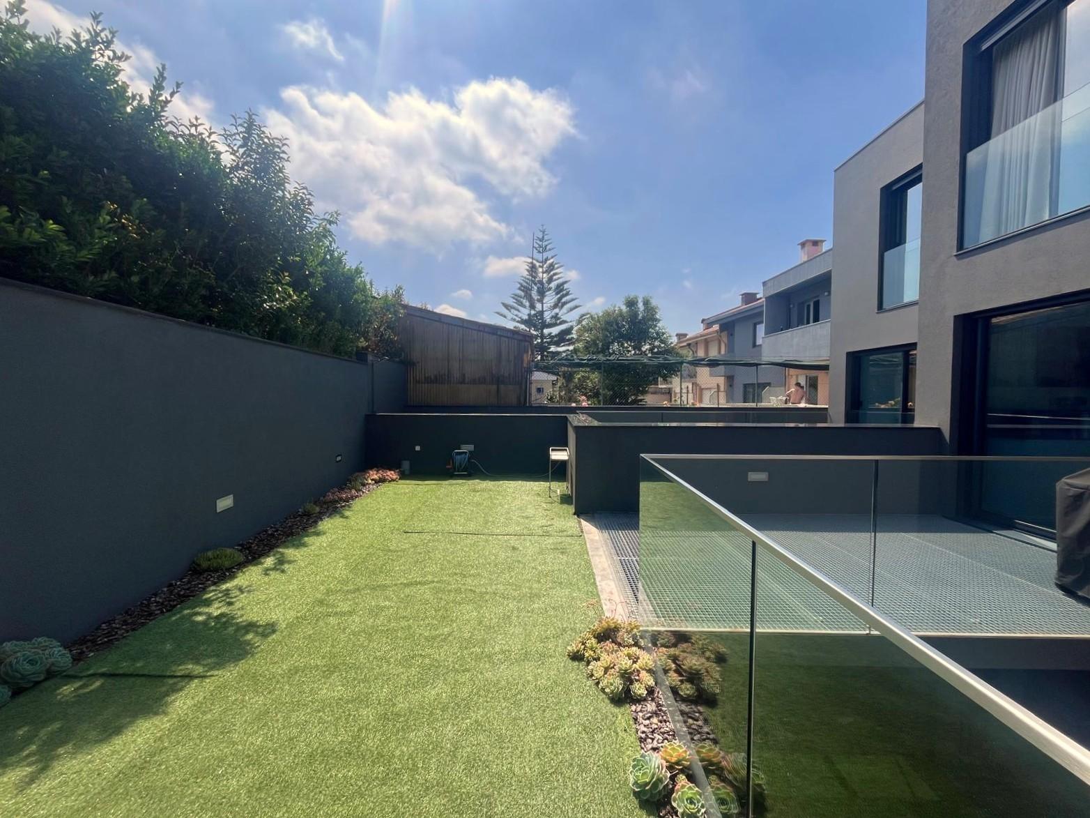 Moradia T4 c/ jardim, junto ao CLIP e ao Parque da Cidade – Porto