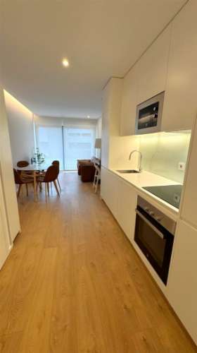 T1 mobilado c/ varanda e garagem ao Polo Universitário do Porto.