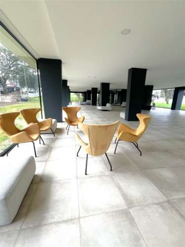 T1 mobilado c/ varanda e garagem ao Polo Universitário do Porto.