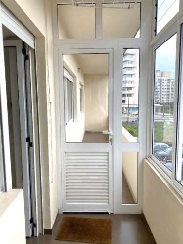 Apartamento T4 c/ varanda renovado à Av. da Boavista