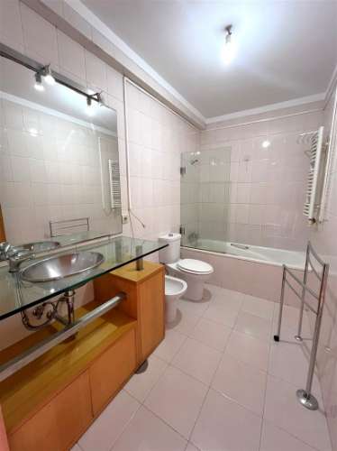 T2 c/ varanda e garagem p/ arrendar no Porto