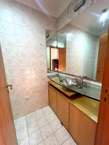 T2 c/ varanda e garagem p/ arrendar no Porto