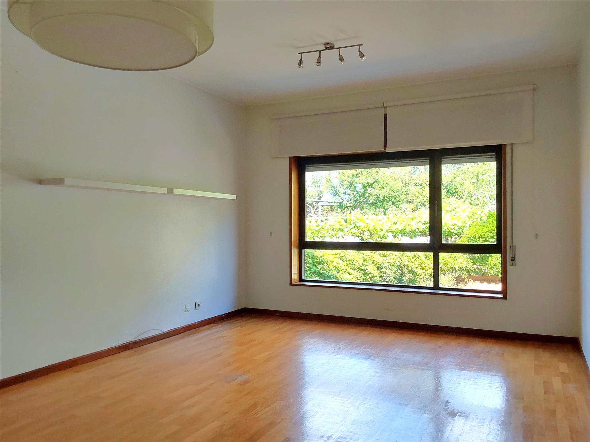 T2+1 na Foz do Douro em frente ao rio