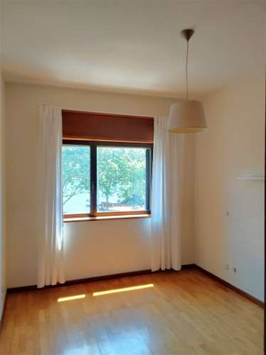 T2+1 na Foz do Douro em frente ao rio