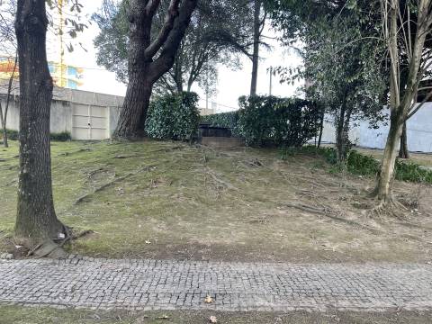 T2 c/ varanda e garagem no Pinheiro Manso no Porto