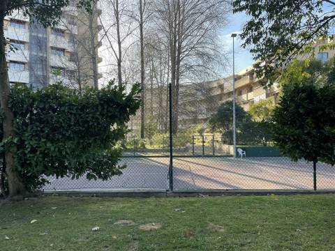 T2 c/ varanda e garagem no Pinheiro Manso no Porto