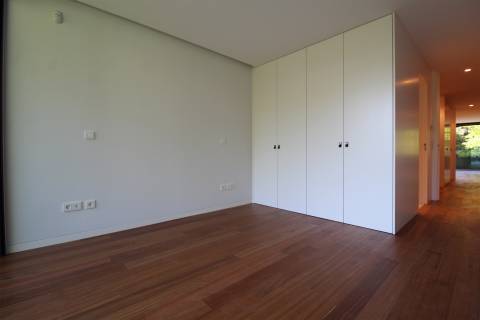 Moradia T4 Duplex de Luxo com Piscina Privada na Foz do Douro