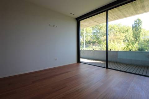 Moradia T4 Duplex de Luxo com Piscina Privada na Foz do Douro