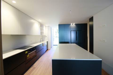 Moradia T4 Duplex de Luxo com Piscina Privada na Foz do Douro