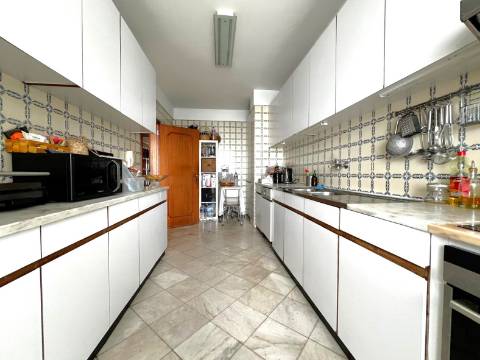 T4 no Aviz muito bem localizado