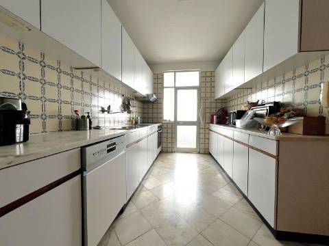 T4 no Aviz muito bem localizado